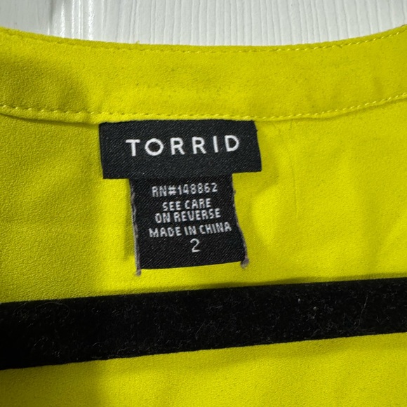 Torrid Harper Bright Neon Yellow Blouse - Picture 2 of 4